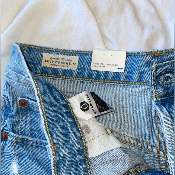 |SOLD| Levi’s 501 Shorts 100% Cotton A High Rise Fitted Through The Hip - Picture 6 of 8